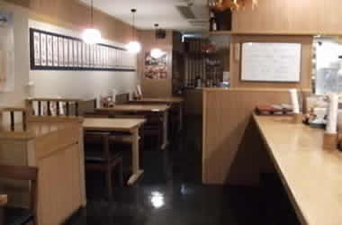 内装はとても綺麗で落ち着いた雰囲気です