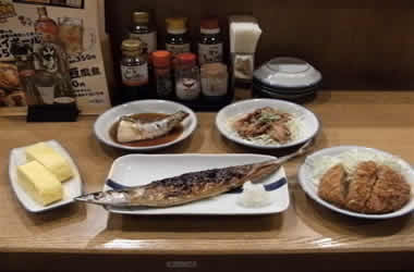料理写真:お昼のランチもあります。